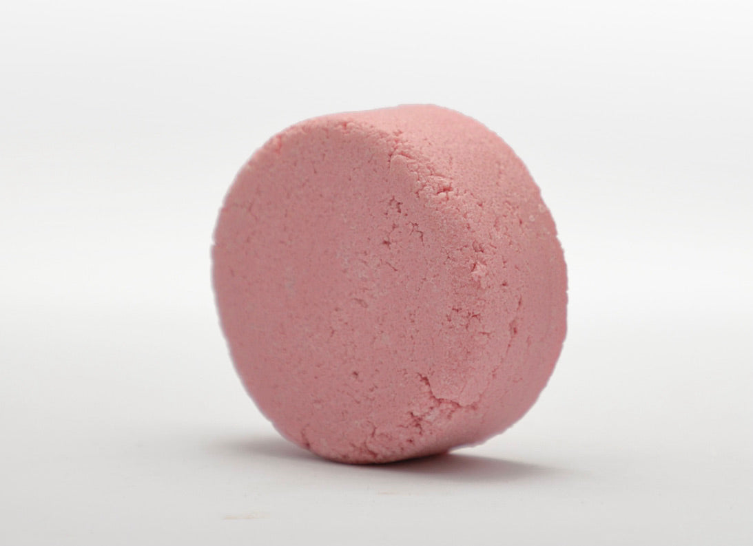 Pink all-natural shampoo bar, plastic-free shampoo bar for all hair types, nourishing ingredients, handmade and eco-friendly.