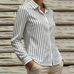 Chemise à revers en satin soyeux rayé noir et blanc