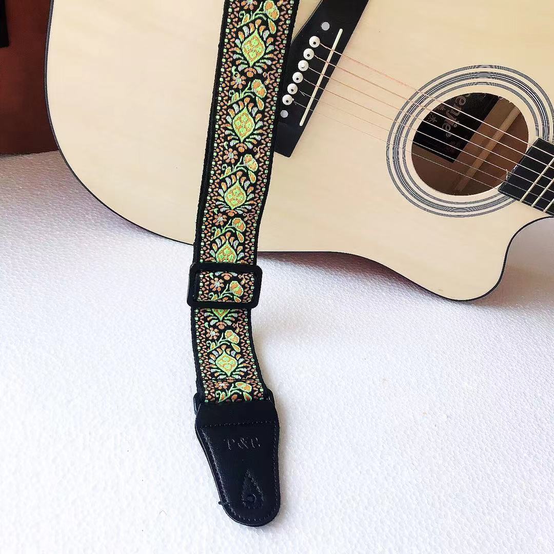 Bandoulière de guitare brodée