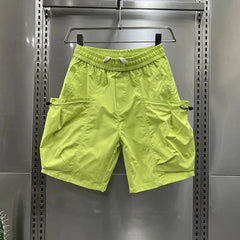 Pantalones de cinco cuartos utilitarios y cómodos con un estilo estadounidense
