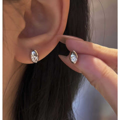 S925 Sterling Silver Oval Stud Earrings With A Single Moissanite Diamond