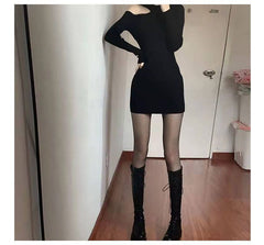 Robe fourreau moulante avec empiècement en maille à épaules dénudées