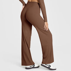 Pantalones de yoga holgados y de pierna recta que crean un look estilizado de talle alto