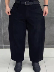 Pantalon noir sur mesure, à jambes larges et court