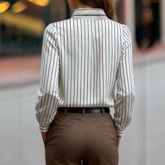 Chemise à revers en satin soyeux rayé noir et blanc