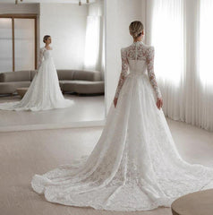 Robe de mariée brodée à manches longues avec traîne