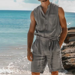 Ensemble homme composé d’un gilet-chemise boutonné une pièce et d’un short