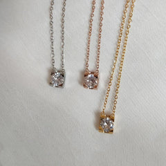 Simple Four-claw Single Diamond Pendant Female Temperament Titanium Steel Necklace