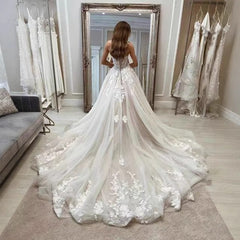Robe de mariée en dentelle et bustier, fil principal, style sophistiqué