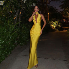 Vestido largo de cuello halter y espalda descubierta Only Invites