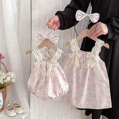 Ensemble assorti mignon pour bébé, robe et gilet pour sœurs