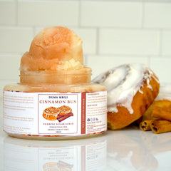 Exfoliante espumoso de azúcar con rollo de canela