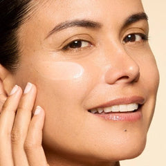 Honest Beauty Vitamin C Radiance Serum with Hyaluronic Acid 1 fl oz - Imperfect Box