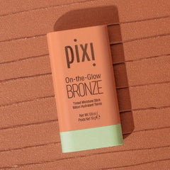 Bronceador en barra Pixi On The Glow con hidratante con color y luminosidad intensa, 0.6 oz - Caja imperfecta