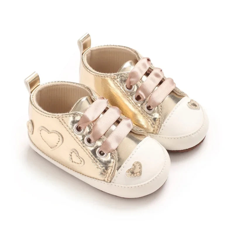 Baby Learning Walk Shoes, Silver Gold Shiny Heart Patch Baby Crib Shoes, Soft Light Cute Newborn Boys Girls Footwear 0-1 Year