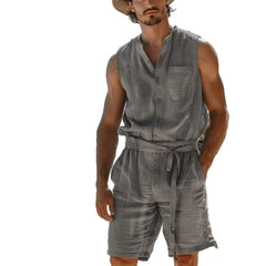 Ensemble homme composé d’un gilet-chemise boutonné une pièce et d’un short