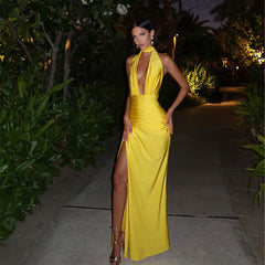 Vestido largo de cuello halter y espalda descubierta Only Invites