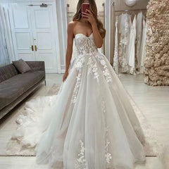 Robe de mariée en dentelle et bustier, fil principal, style sophistiqué