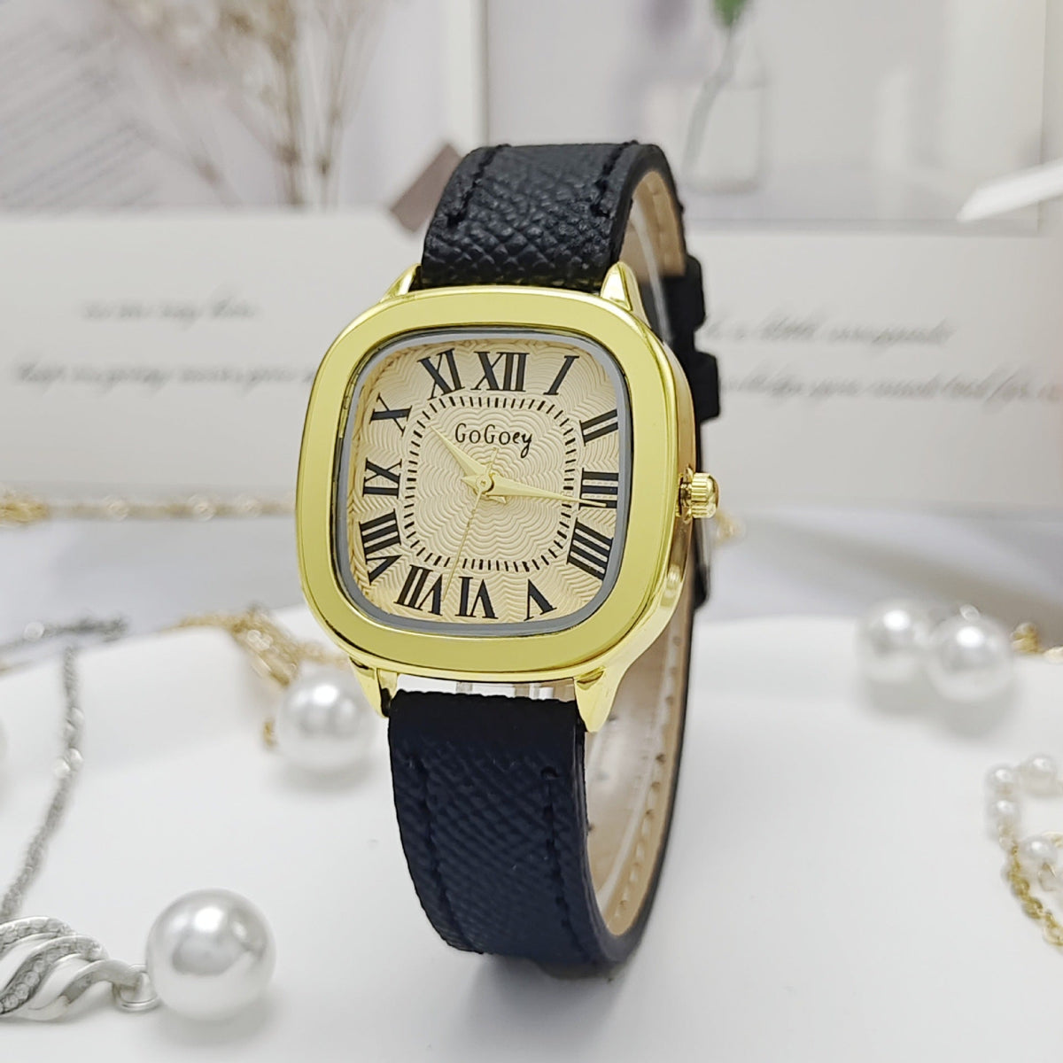 Retro Roman Dial Leather Strap Watch For Women
