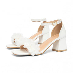 Sandales à bout carré et talon épais avec boucle et motif floral, design à bout ouvert