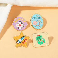 Broche créative représentant un ange médecin cartoon