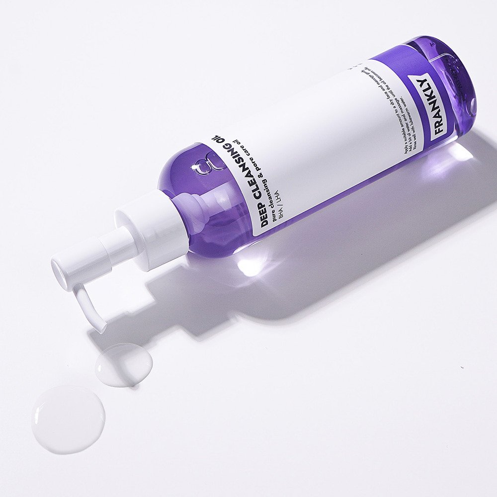 FRANKLY Deep Cleansing Oil 200ml, a deep cleansing oil for makeup removal, with pump dispenser and a drop of oil.