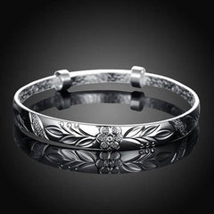Women's Silver Plated Floral Ingrain Design Bangle